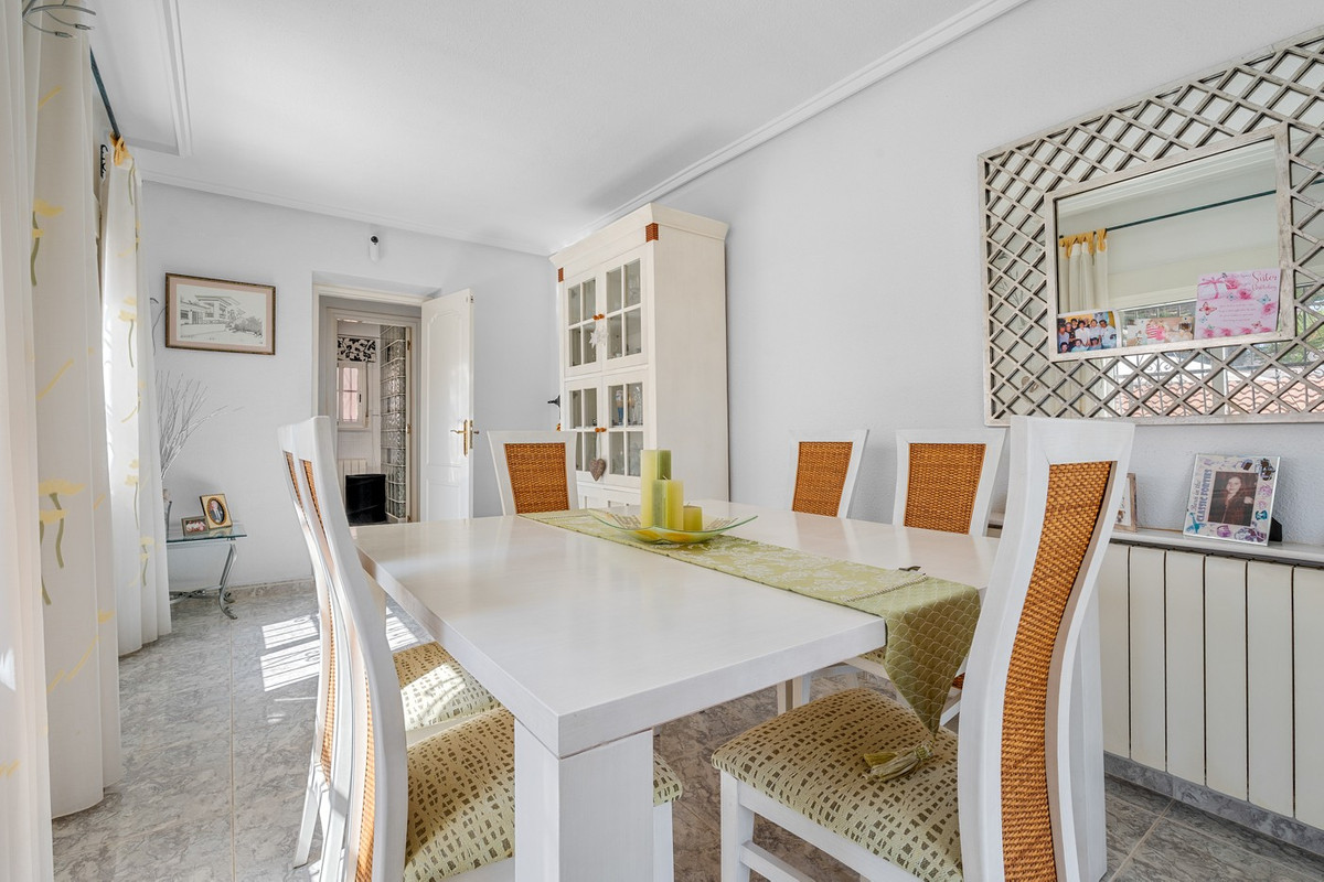 Se vende Villa - Chalet de 4 dormitorios en Costa Blanca, Alicante, España