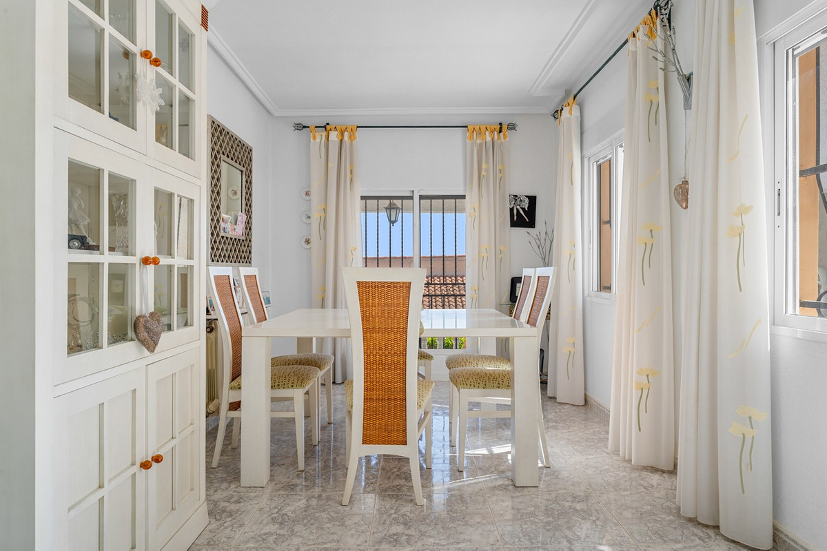 Se vende Villa - Chalet de 4 dormitorios en Costa Blanca, Alicante, España
