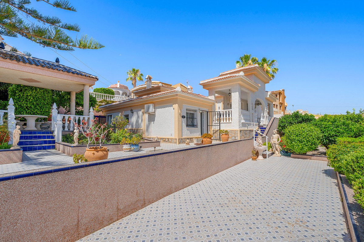 Se vende Villa - Chalet de 4 dormitorios en Costa Blanca, Alicante, España