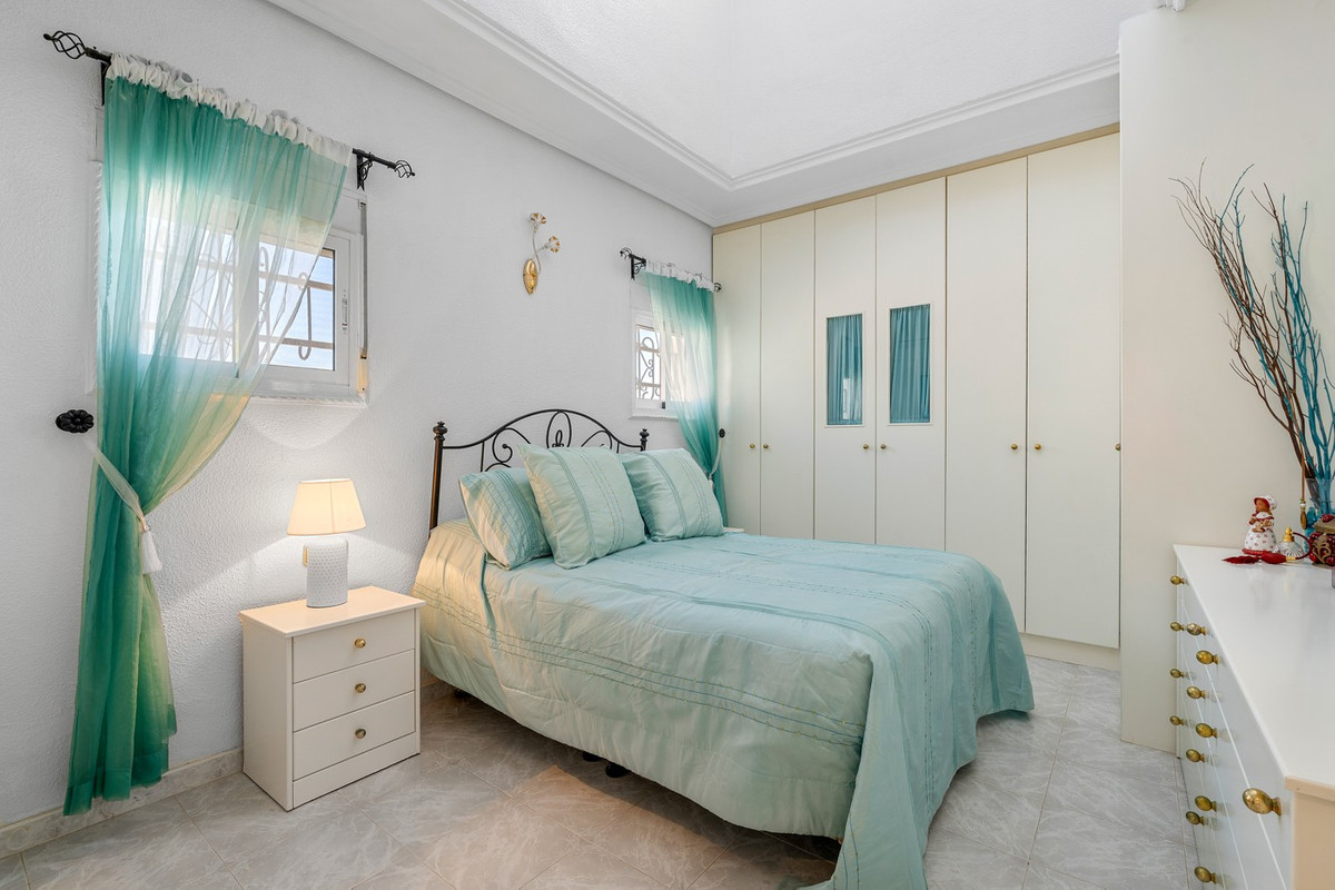 Se vende Villa - Chalet de 4 dormitorios en Costa Blanca, Alicante, España