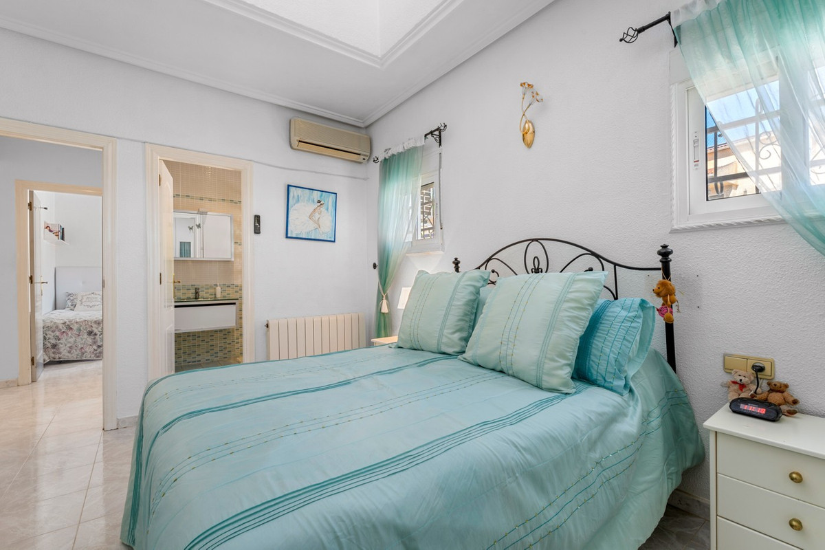 Se vende Villa - Chalet de 4 dormitorios en Costa Blanca, Alicante, España