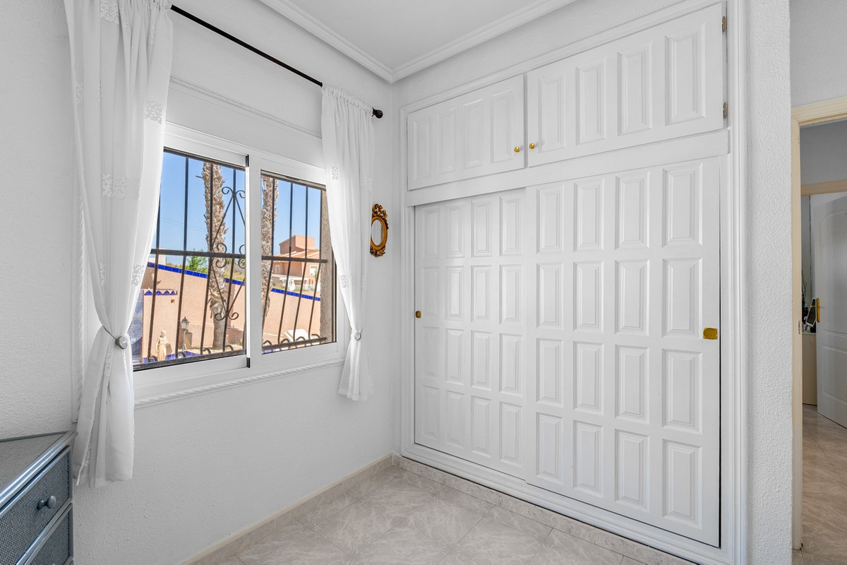 Se vende Villa - Chalet de 4 dormitorios en Costa Blanca, Alicante, España