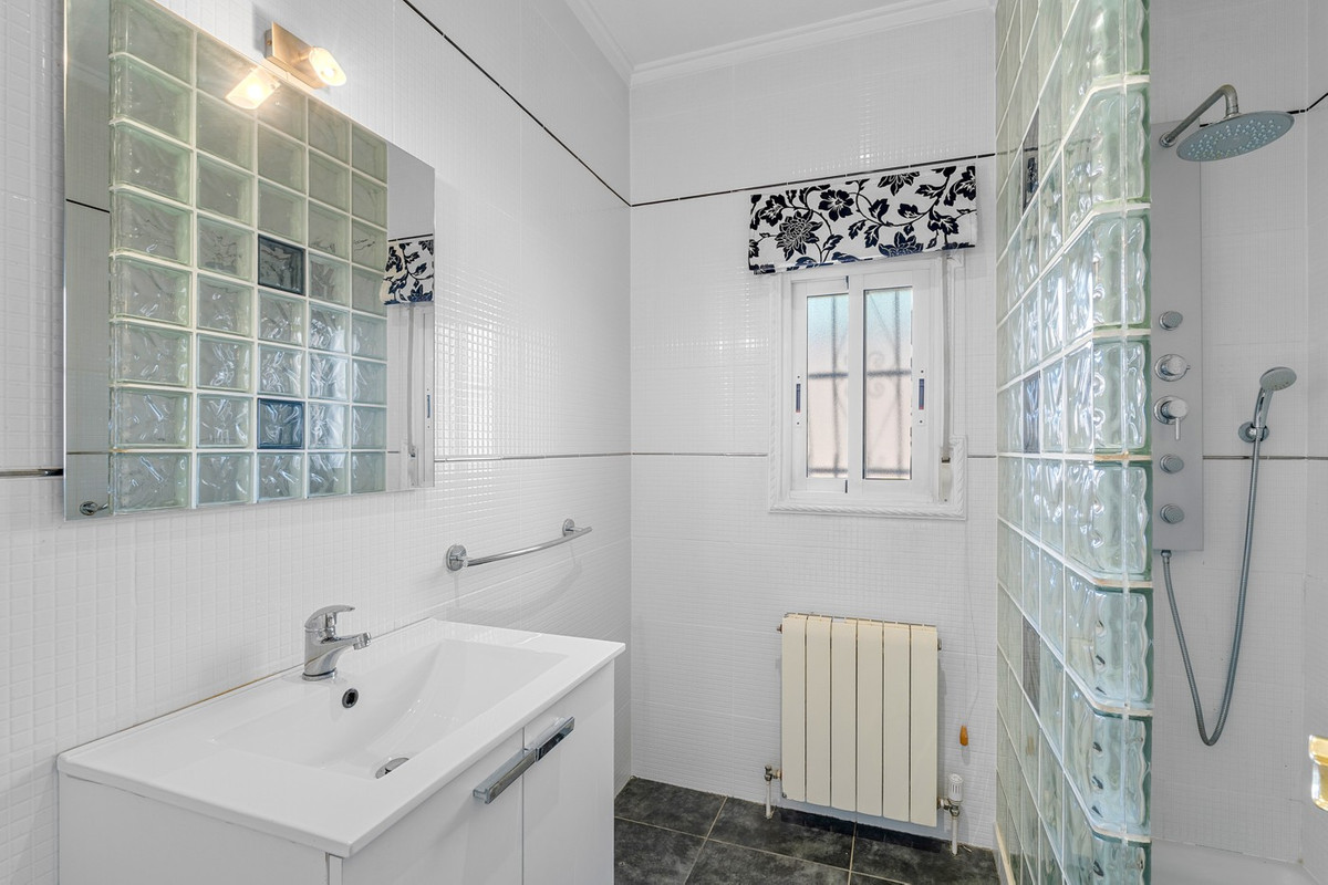 Se vende Villa - Chalet de 4 dormitorios en Costa Blanca, Alicante, España