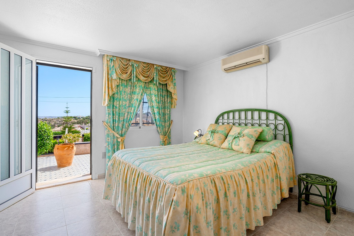 Se vende Villa - Chalet de 4 dormitorios en Costa Blanca, Alicante, España