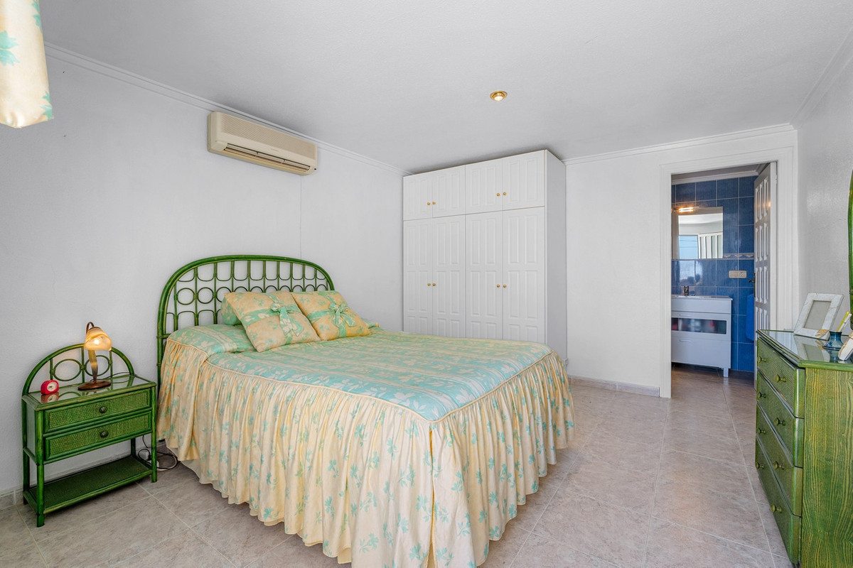 Se vende Villa - Chalet de 4 dormitorios en Costa Blanca, Alicante, España