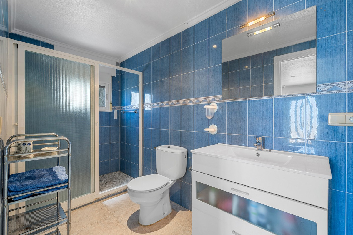 Se vende Villa - Chalet de 4 dormitorios en Costa Blanca, Alicante, España