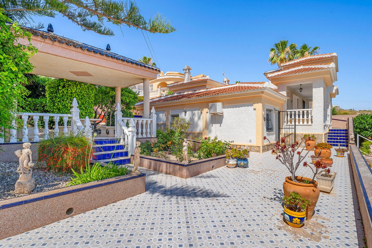 Se vende Villa - Chalet de 4 dormitorios en Costa Blanca, Alicante, España