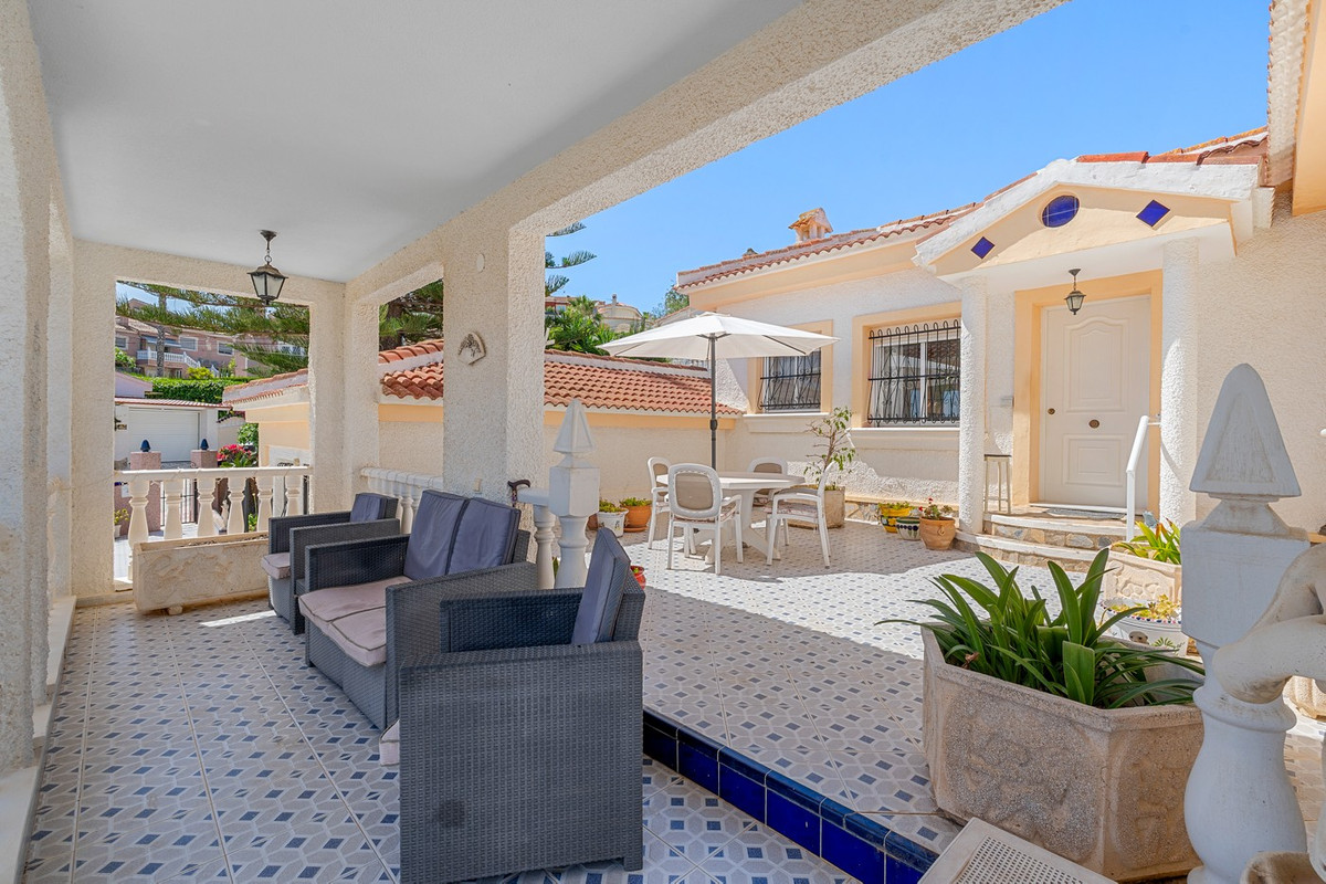 Se vende Villa - Chalet de 4 dormitorios en Costa Blanca, Alicante, España