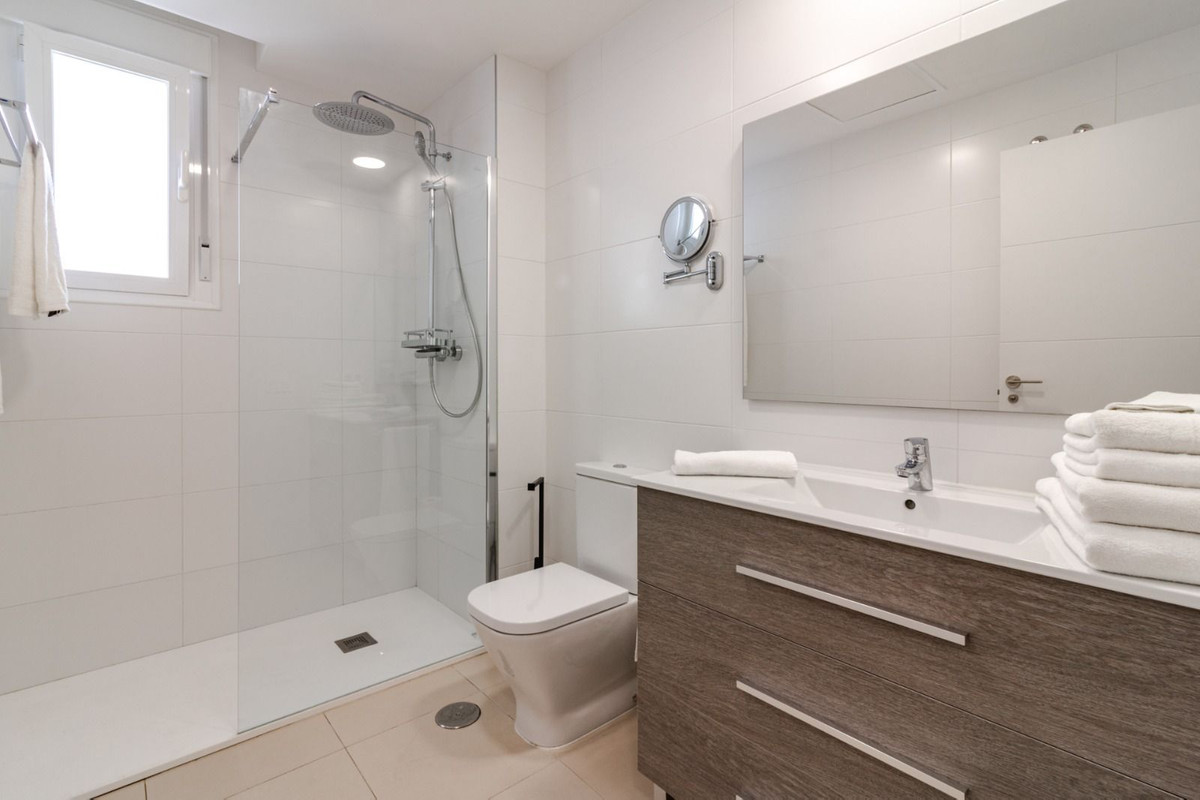 2 Bed Apartment for sale in Nueva Andalucía Costa Del Sol, Málaga, Spain