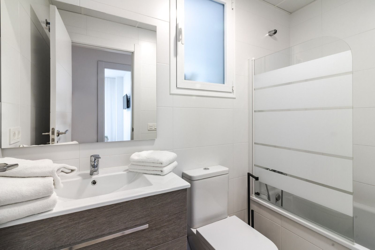 2 Bed Apartment for sale in Nueva Andalucía Costa Del Sol, Málaga, Spain