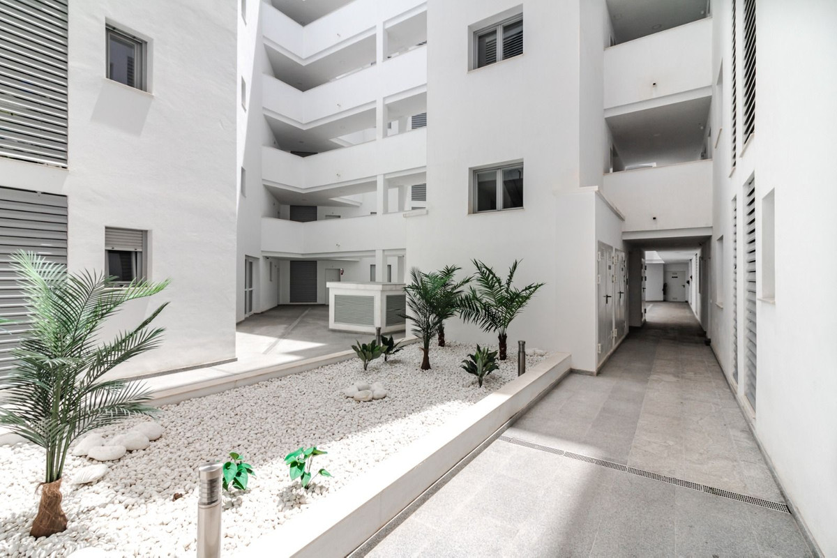 2 Bed Apartment for sale in Nueva Andalucía Costa Del Sol, Málaga, Spain