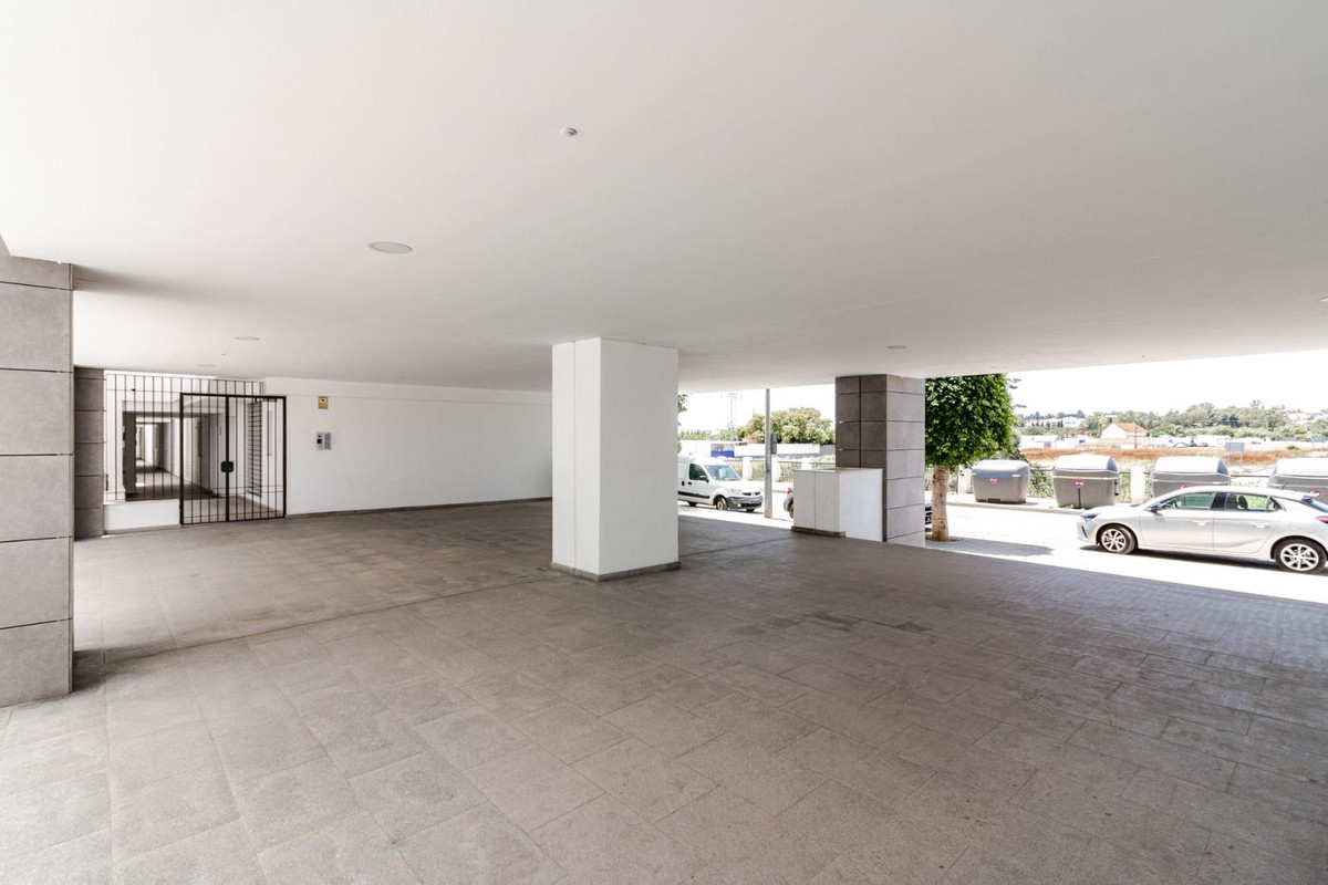 2 Bed Apartment for sale in Nueva Andalucía Costa Del Sol, Málaga, Spain