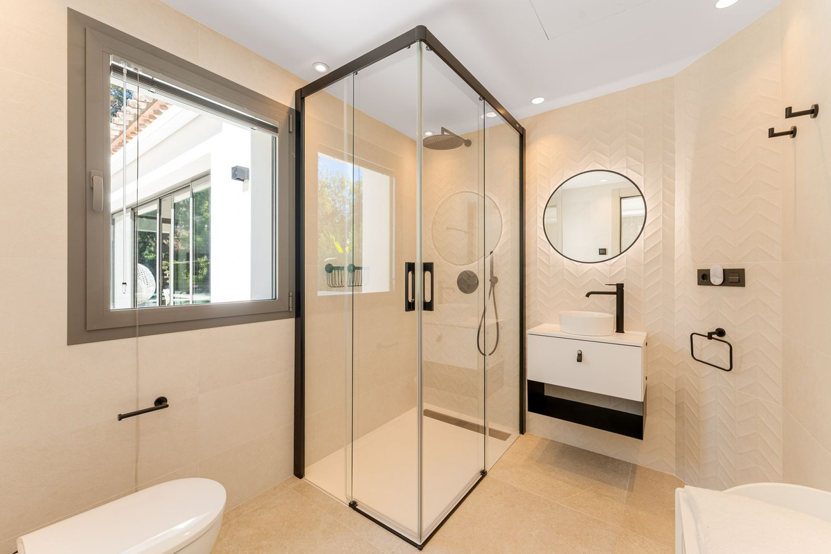 5 Bed Townhouse for sale in Nueva Andalucía Costa Del Sol, Málaga, Spain