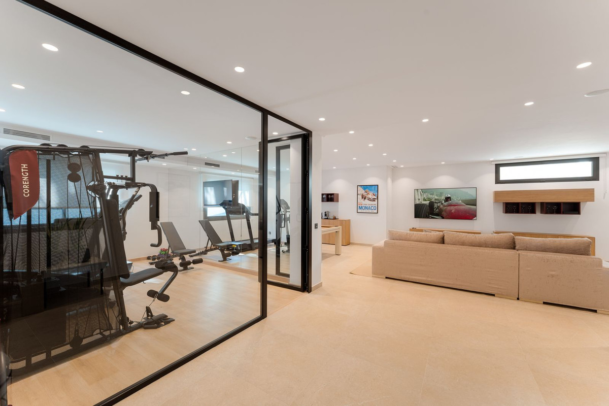5 Bed Townhouse for sale in Nueva Andalucía Costa Del Sol, Málaga, Spain