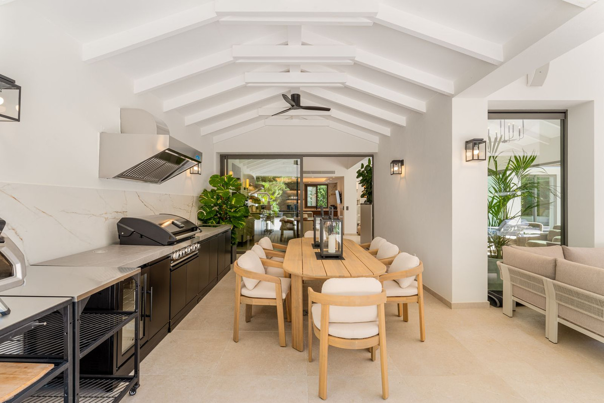 5 Bed Townhouse for sale in Nueva Andalucía Costa Del Sol, Málaga, Spain