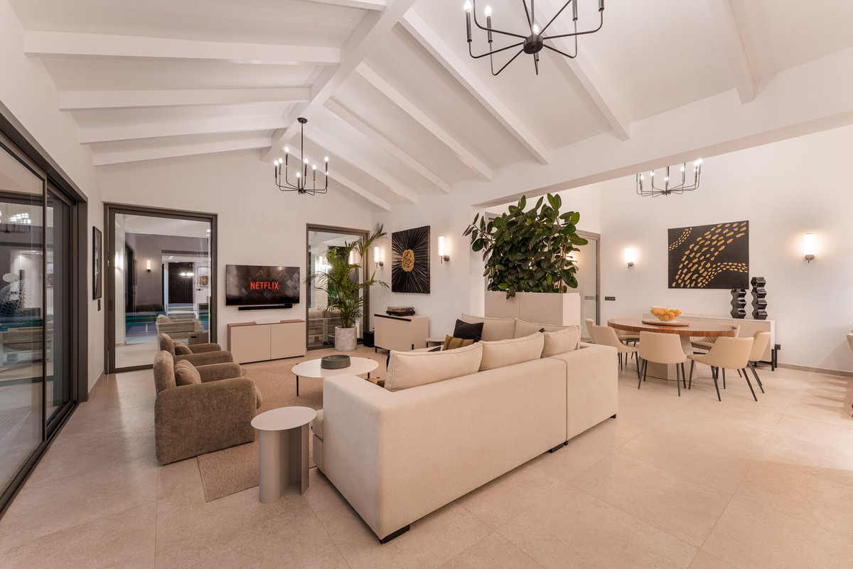 5 Bed Townhouse for sale in Nueva Andalucía Costa Del Sol, Málaga, Spain