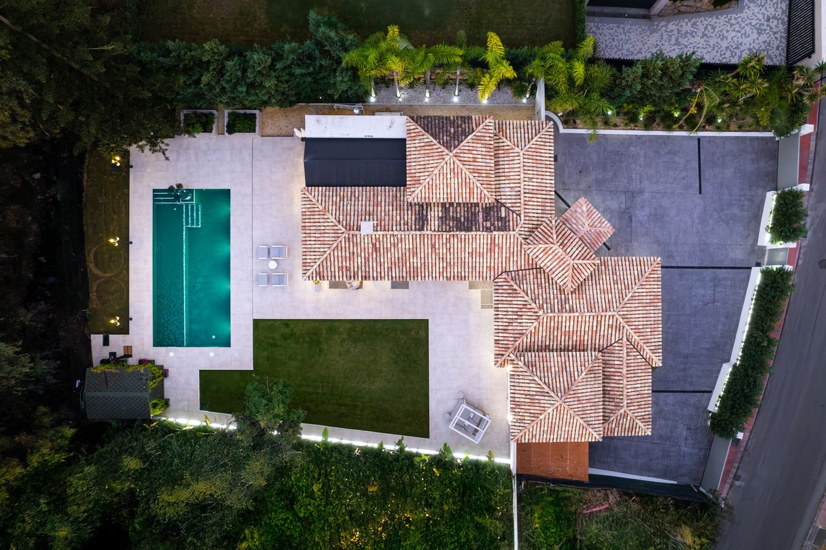 5 Bed Townhouse for sale in Nueva Andalucía Costa Del Sol, Málaga, Spain