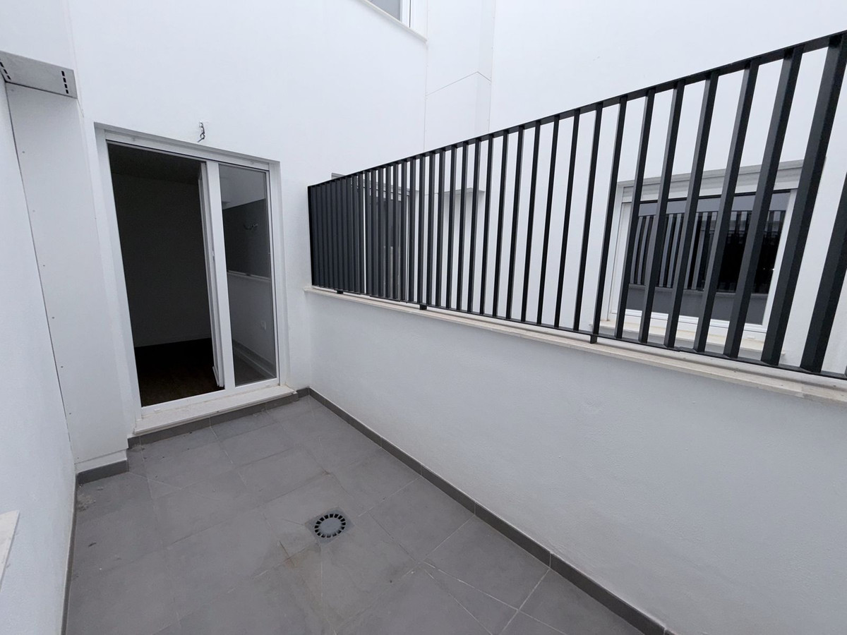 2 Bed Apartment for sale in Fuengirola Costa Del Sol, Málaga, Spain