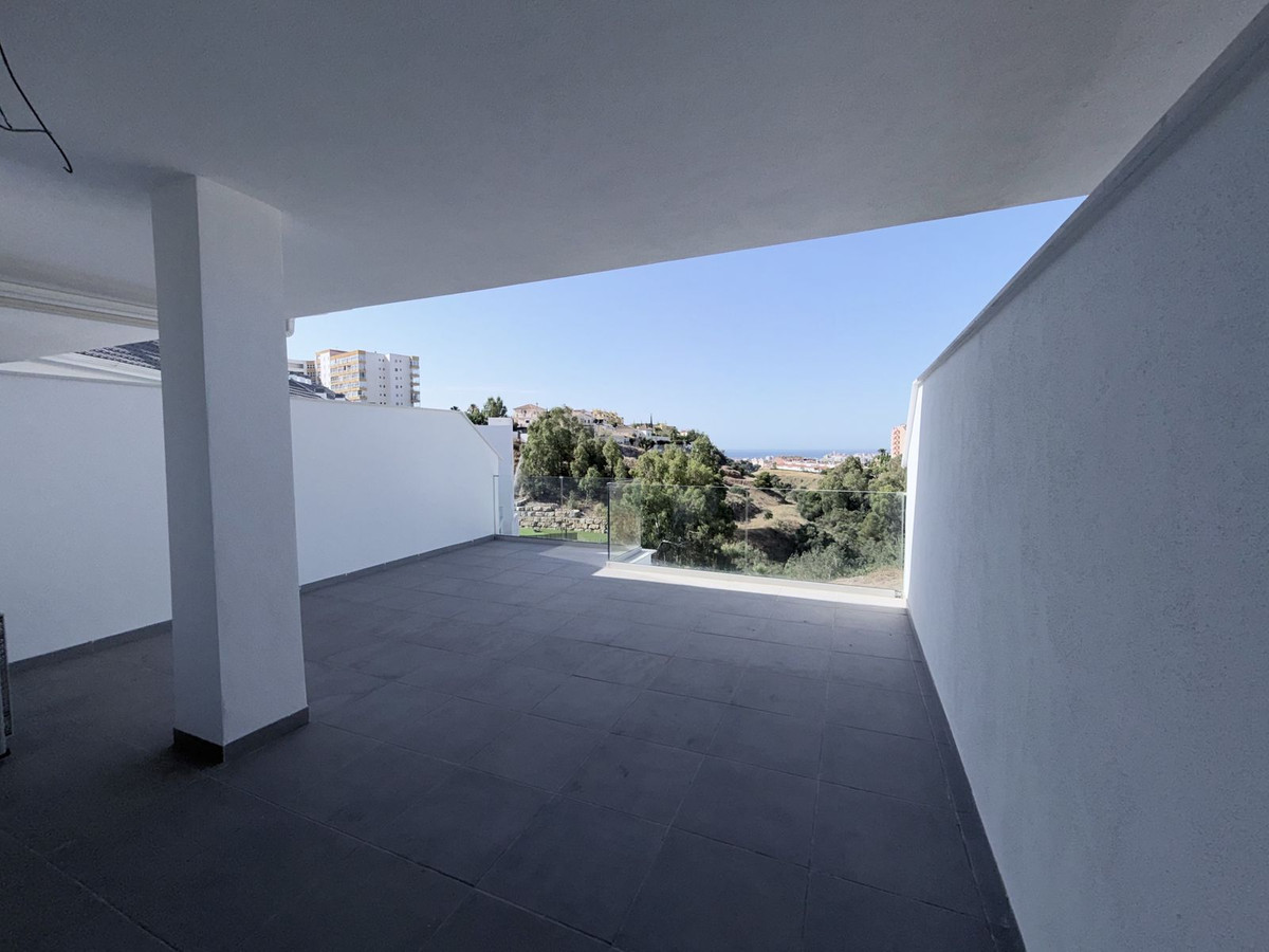 2 Bed Apartment for sale in Fuengirola Costa Del Sol, Málaga, Spain