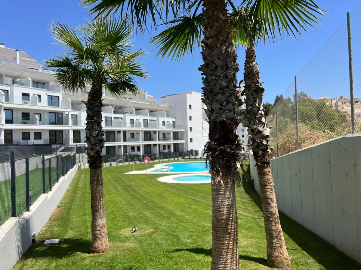 2 Bed Apartment for sale in Fuengirola Costa Del Sol, Málaga, Spain