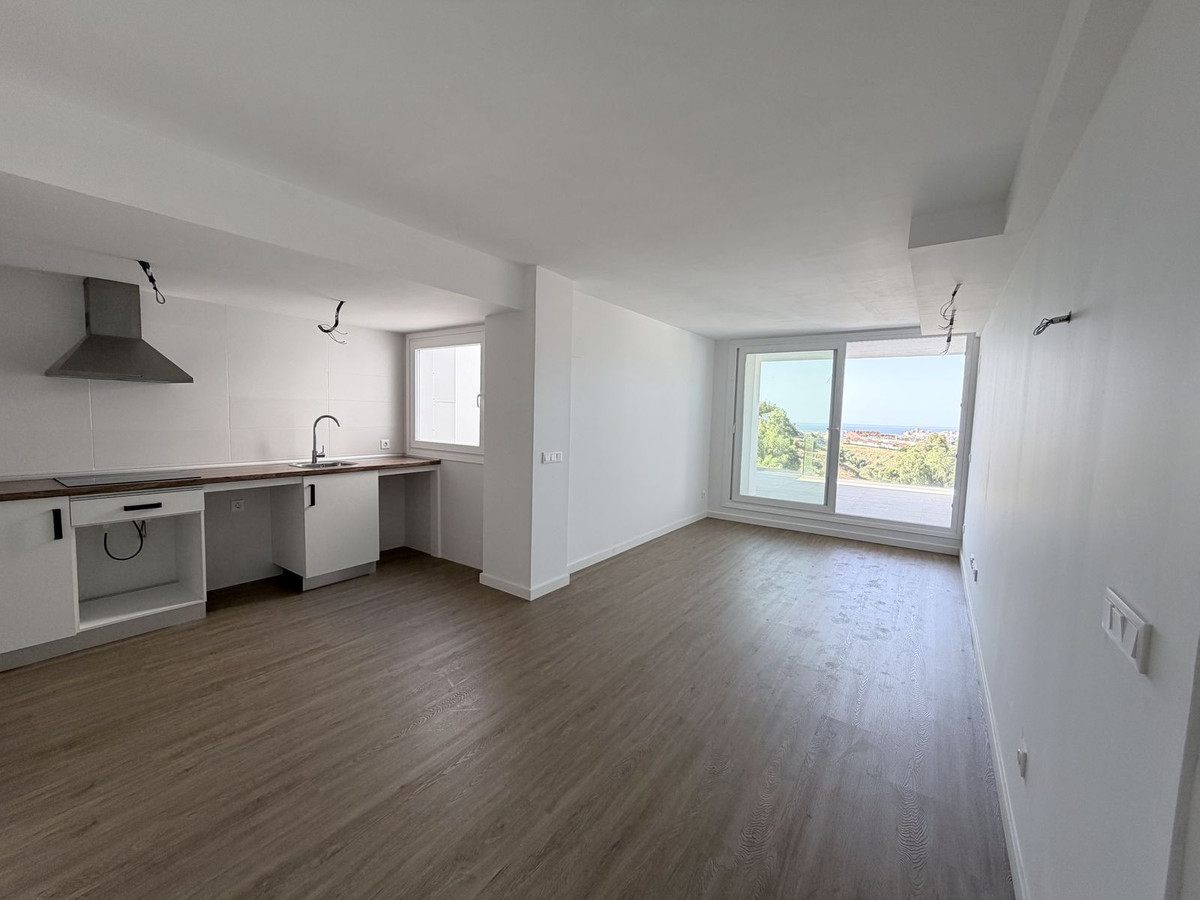 2 Bed Apartment for sale in Fuengirola Costa Del Sol, Málaga, Spain