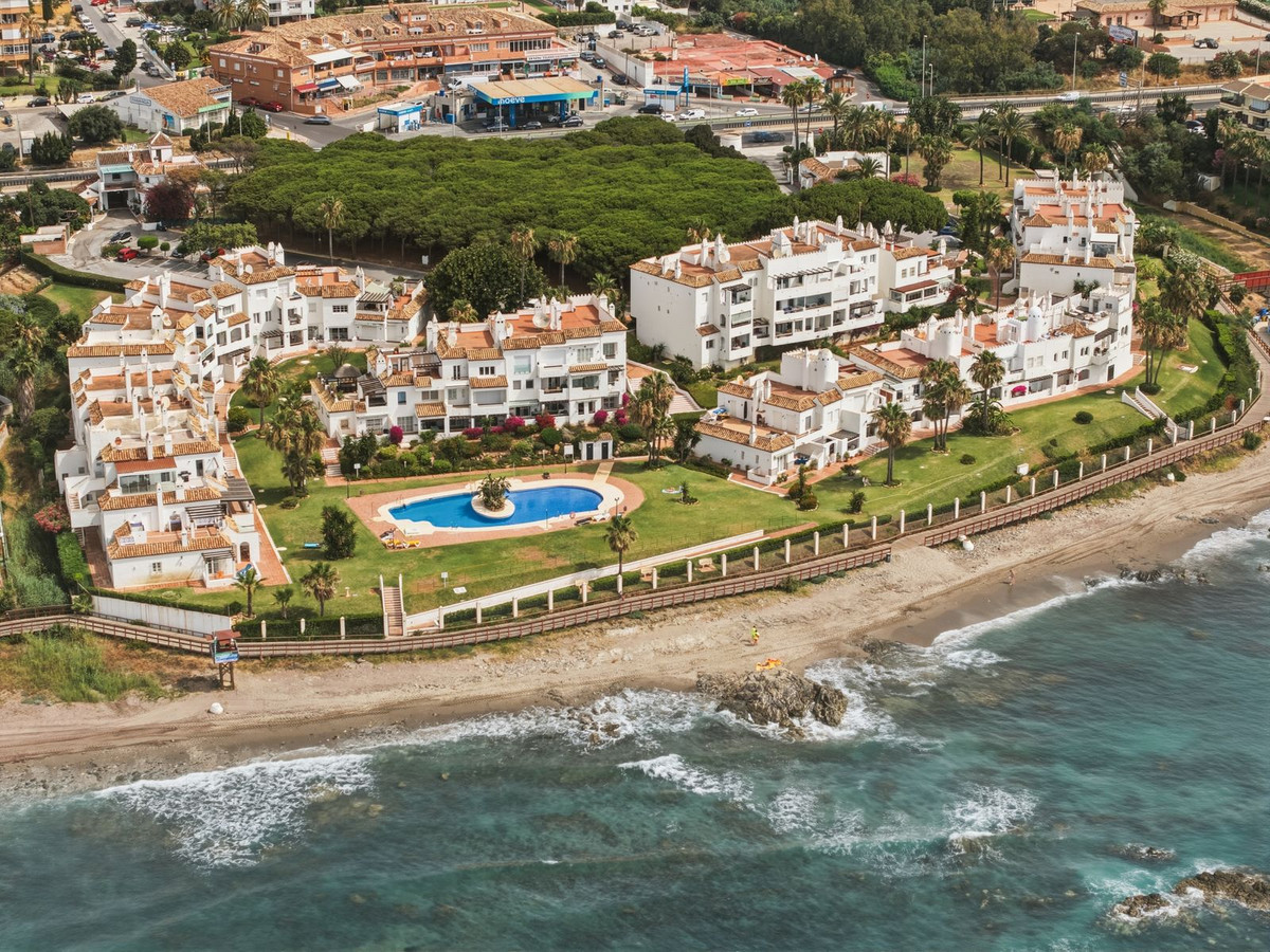 2 Bed Apartment for sale in Calahonda Costa Del Sol, Málaga, Spain