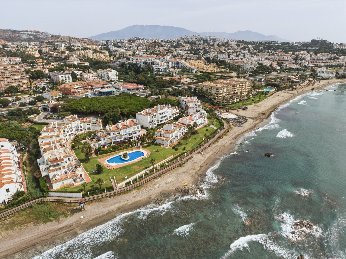 2 Bed Apartment for sale in Calahonda Costa Del Sol, Málaga, Spain