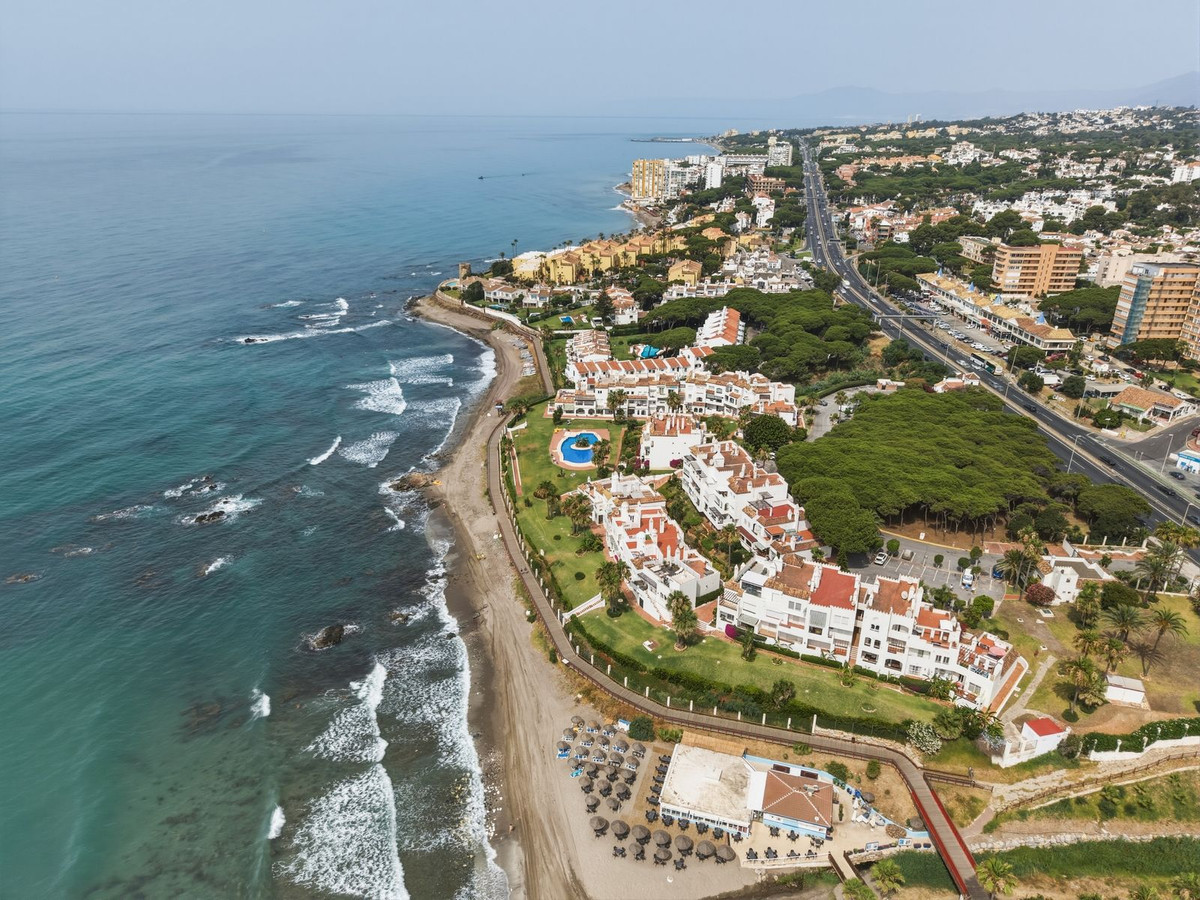 2 Bed Apartment for sale in Calahonda Costa Del Sol, Málaga, Spain