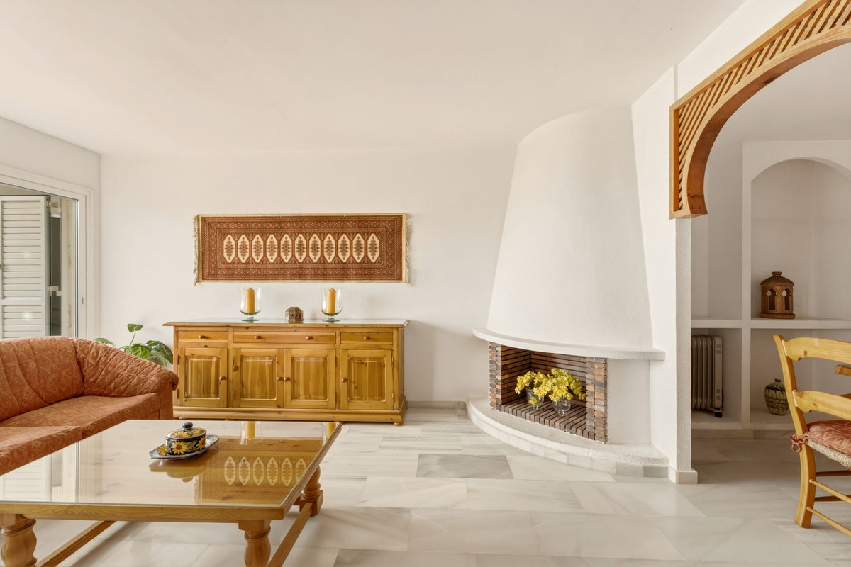 2 Bed Apartment for sale in Calahonda Costa Del Sol, Málaga, Spain