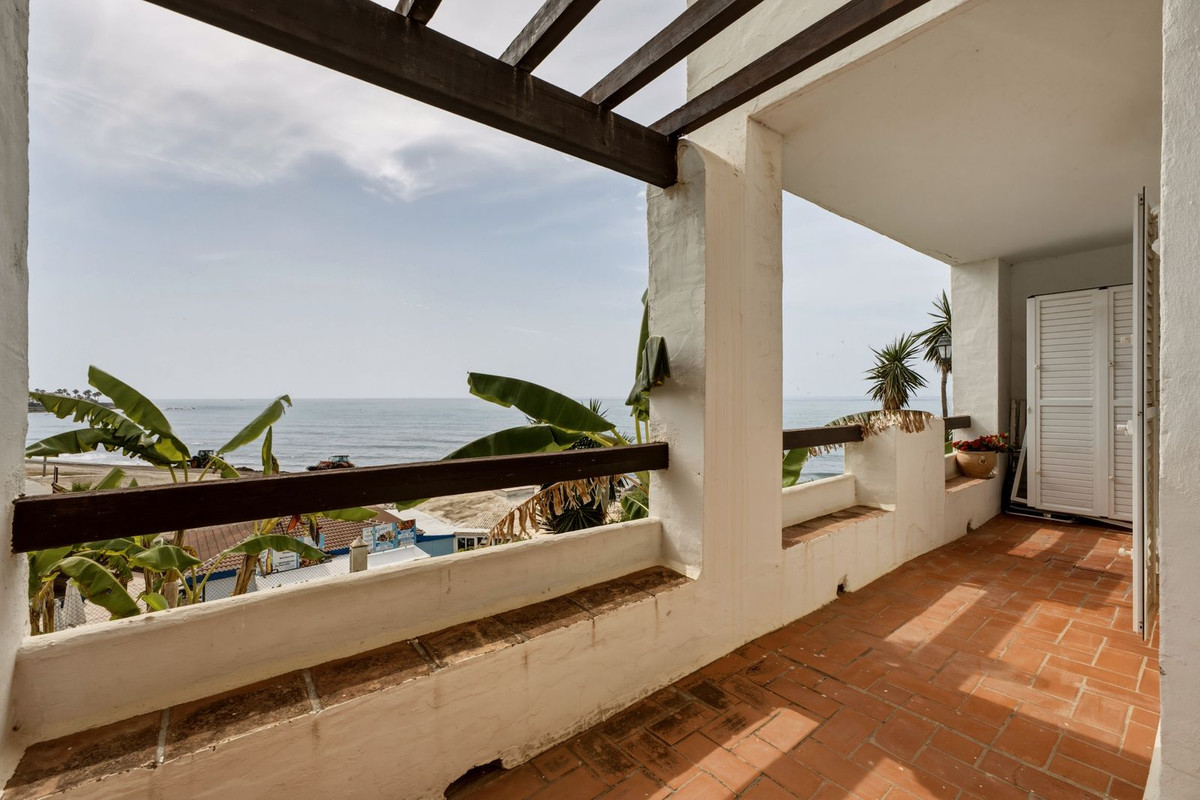 2 Bed Apartment for sale in Calahonda Costa Del Sol, Málaga, Spain