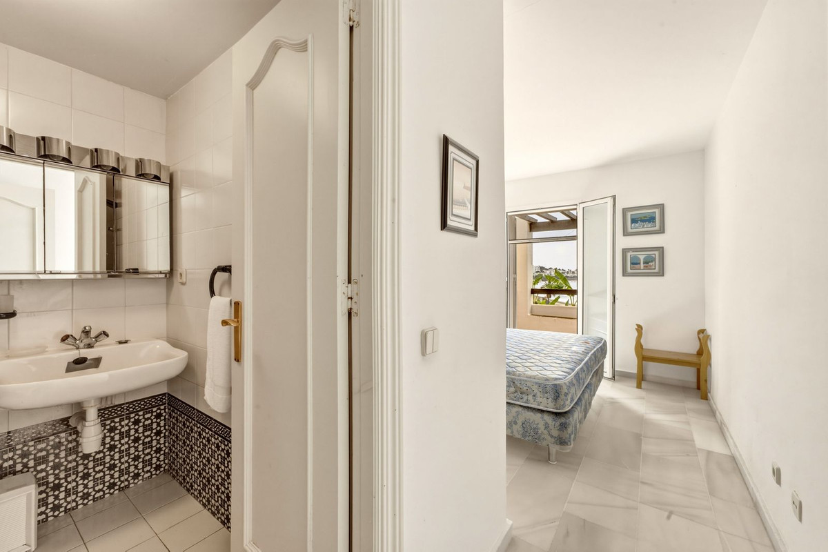 2 Bed Apartment for sale in Calahonda Costa Del Sol, Málaga, Spain