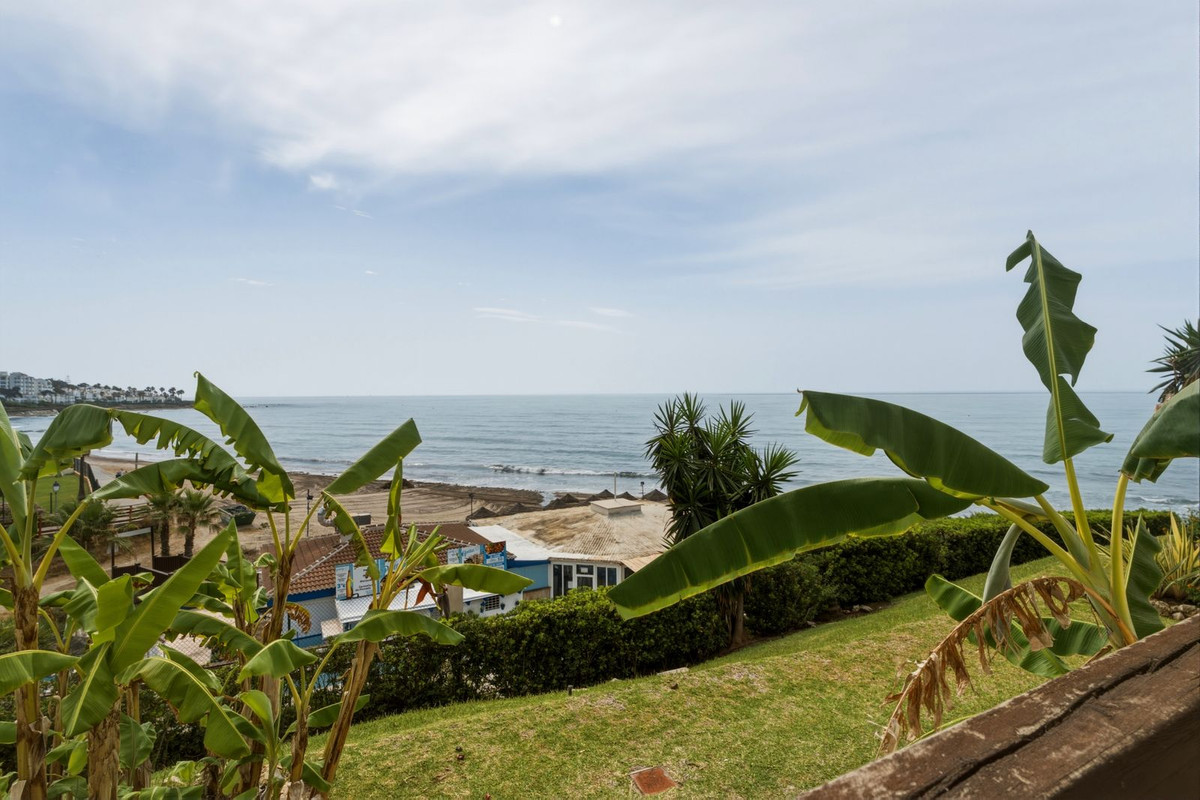 2 Bed Apartment for sale in Calahonda Costa Del Sol, Málaga, Spain