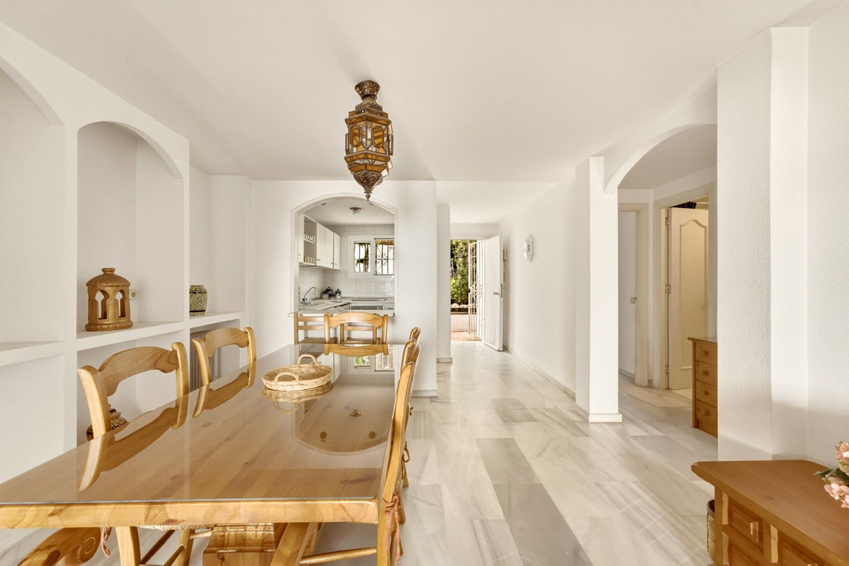 2 Bed Apartment for sale in Calahonda Costa Del Sol, Málaga, Spain