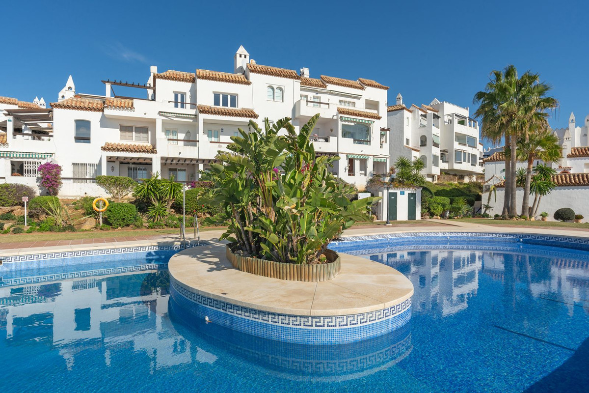 2 Bed Apartment for sale in Calahonda Costa Del Sol, Málaga, Spain