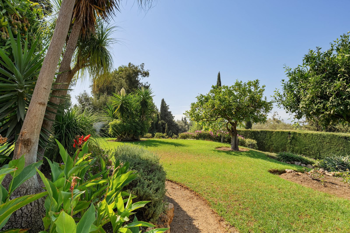 2 Bed Apartment for sale in Calahonda Costa Del Sol, Málaga, Spain
