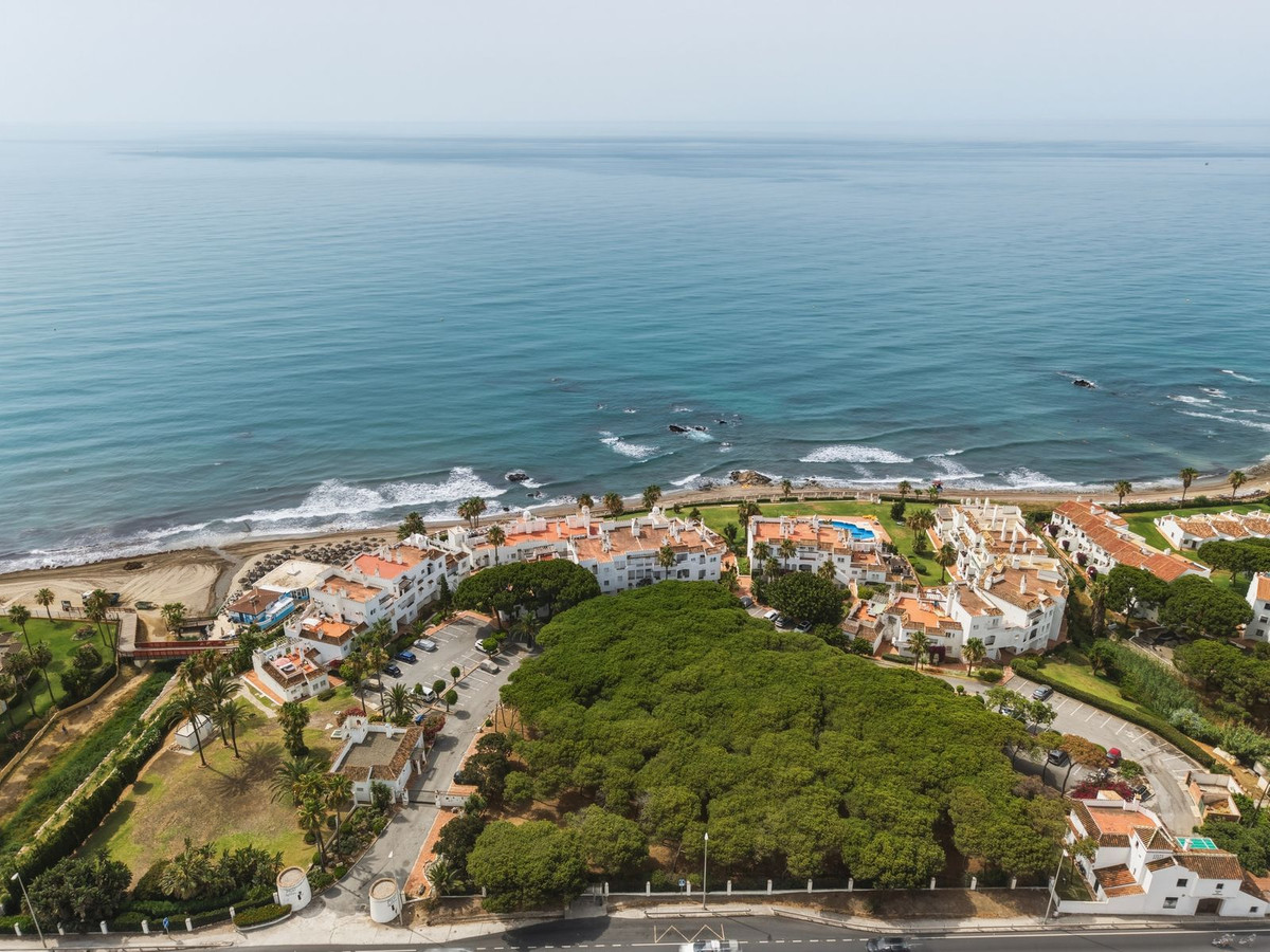 2 Bed Apartment for sale in Calahonda Costa Del Sol, Málaga, Spain