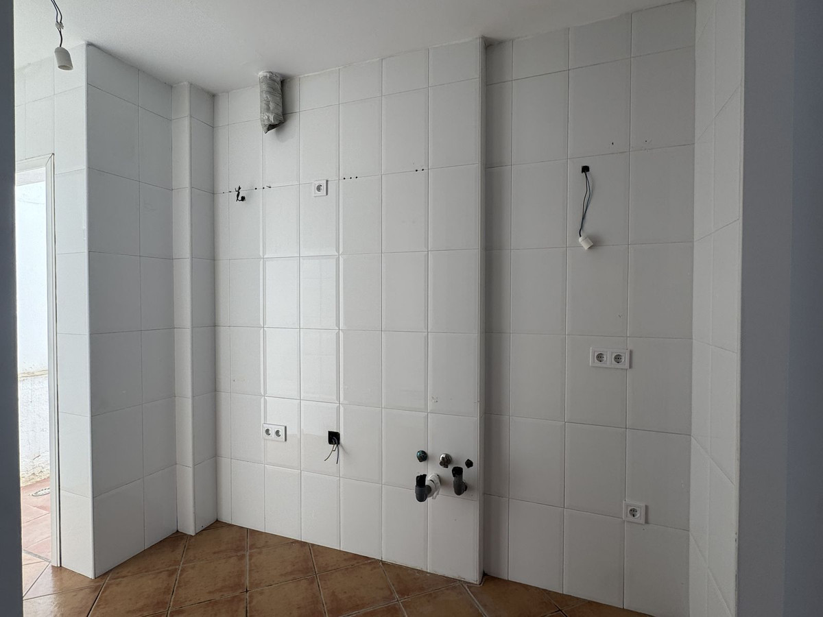 2 Bed Apartment for sale in Estepona Costa Del Sol, Málaga, Spain