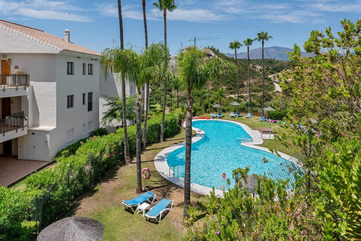2 Bed Apartment for sale in New Golden Mile Costa Del Sol, Málaga, Spain