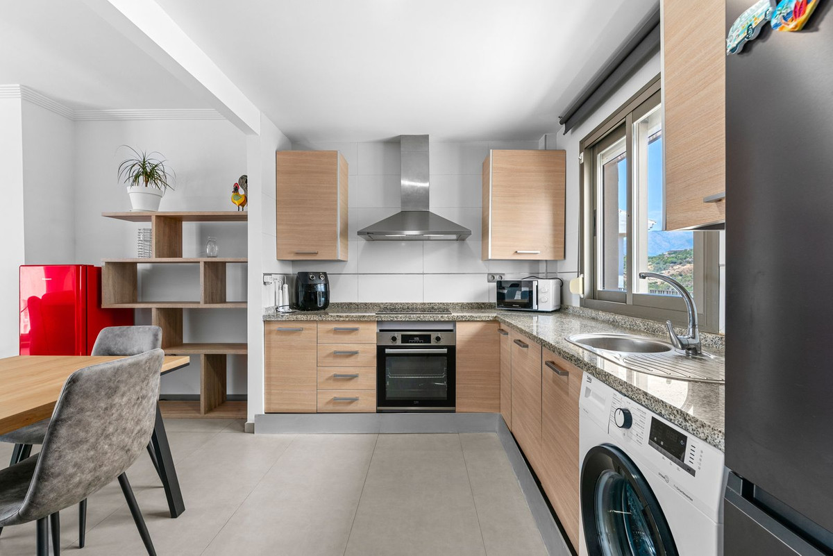 2 Bed Apartment for sale in New Golden Mile Costa Del Sol, Málaga, Spain