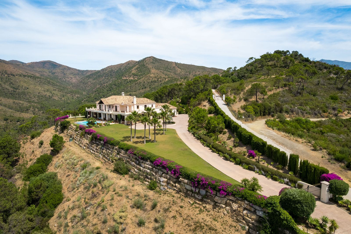 5 Bed Townhouse for sale in Estepona Costa Del Sol, Málaga, Spain