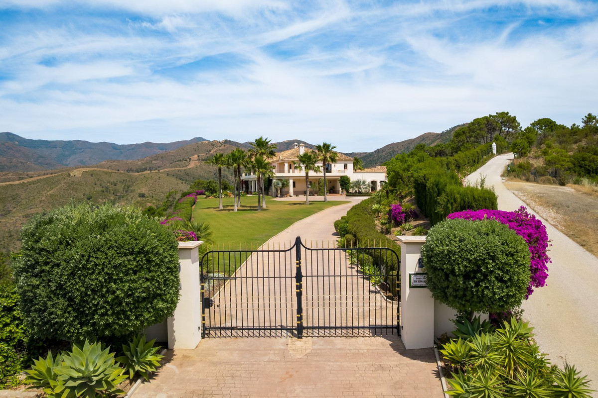 5 Bed Townhouse for sale in Estepona Costa Del Sol, Málaga, Spain
