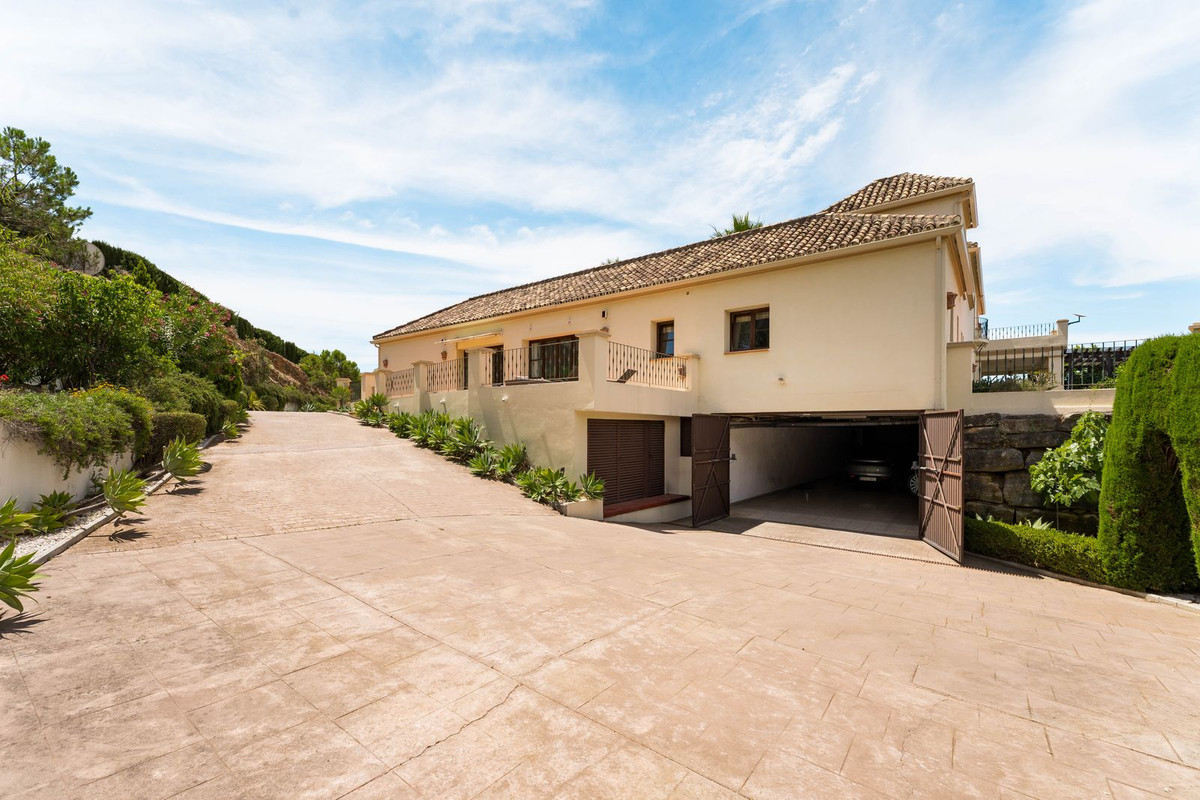 5 Bed Townhouse for sale in Estepona Costa Del Sol, Málaga, Spain