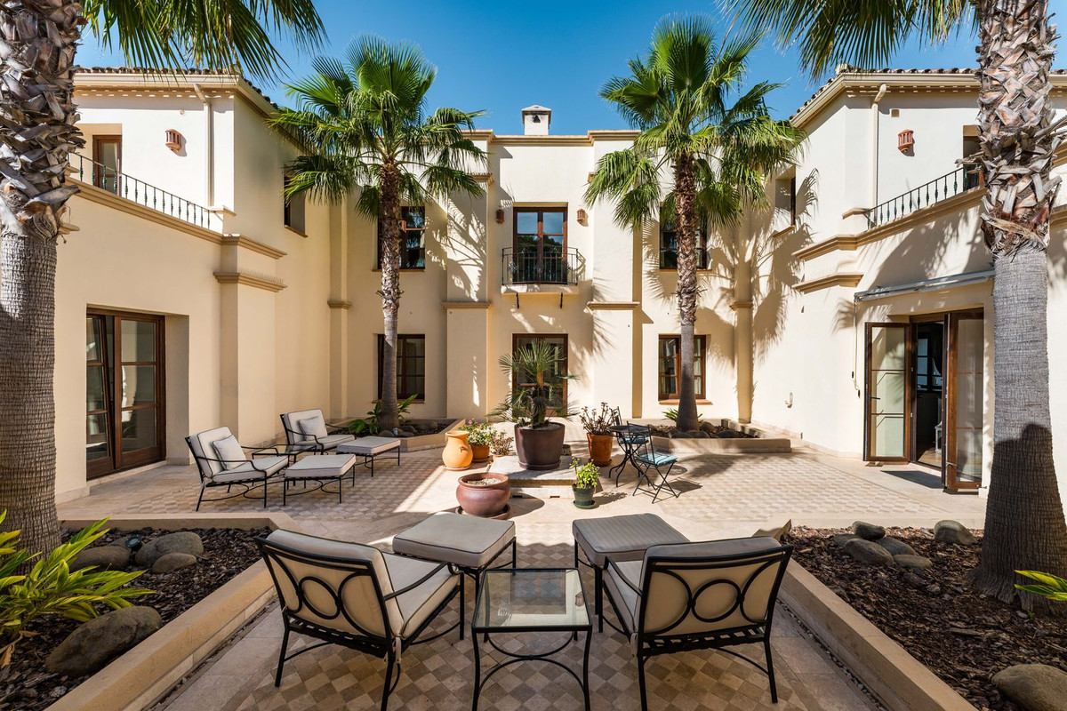5 Bed Townhouse for sale in Estepona Costa Del Sol, Málaga, Spain