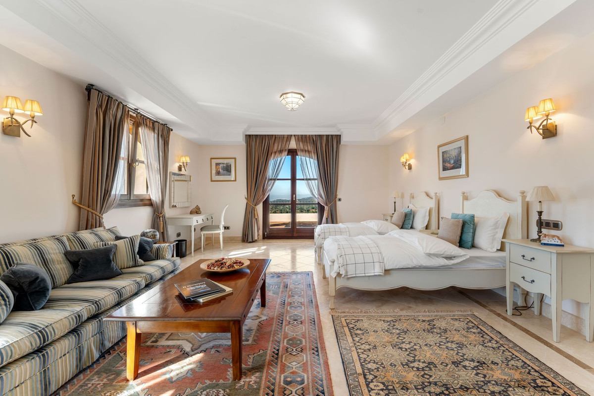 5 Bed Townhouse for sale in Estepona Costa Del Sol, Málaga, Spain