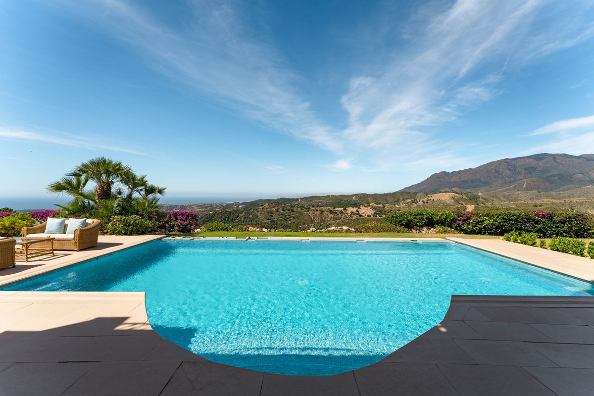 5 Bed Townhouse for sale in Estepona Costa Del Sol, Málaga, Spain