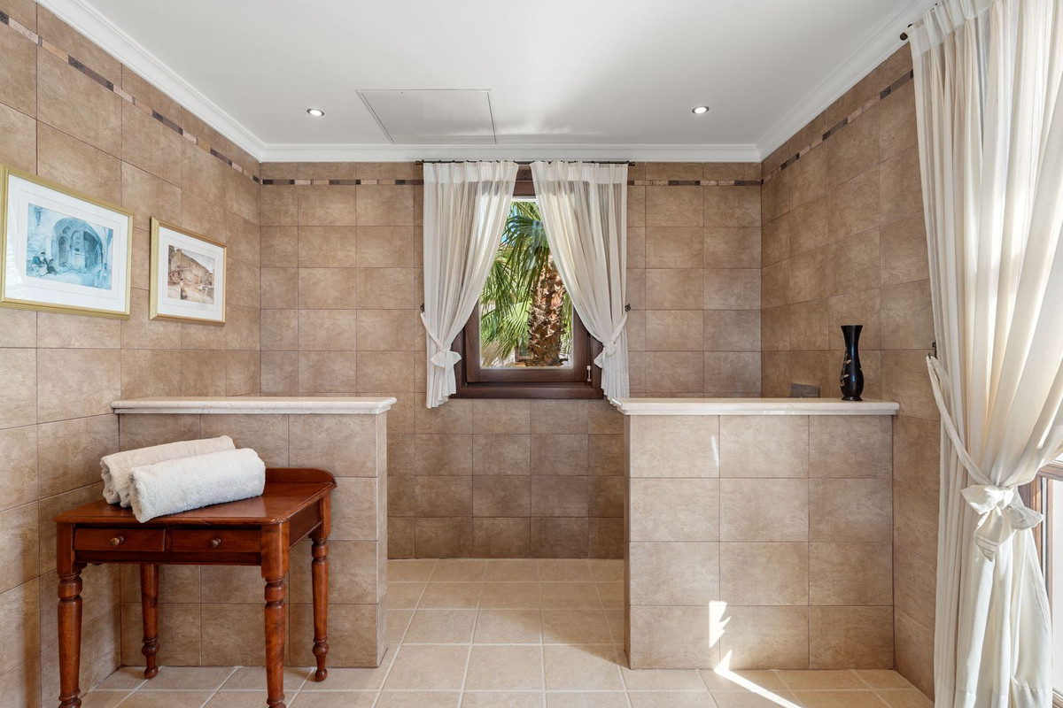 5 Bed Townhouse for sale in Estepona Costa Del Sol, Málaga, Spain
