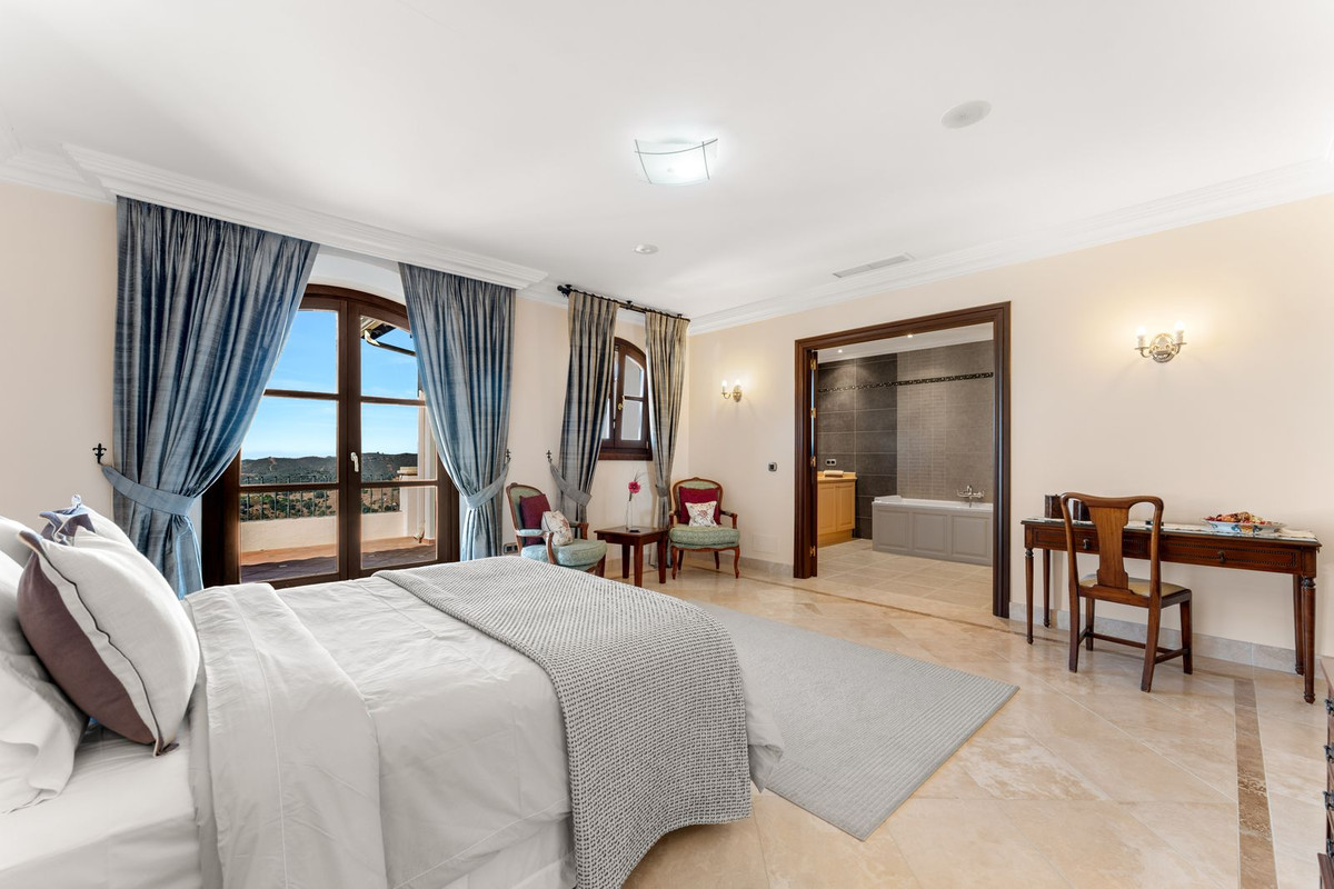 5 Bed Townhouse for sale in Estepona Costa Del Sol, Málaga, Spain