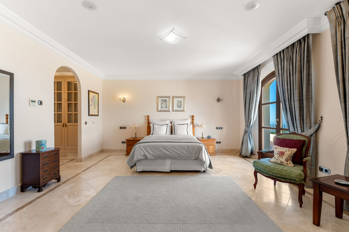 5 Bed Townhouse for sale in Estepona Costa Del Sol, Málaga, Spain