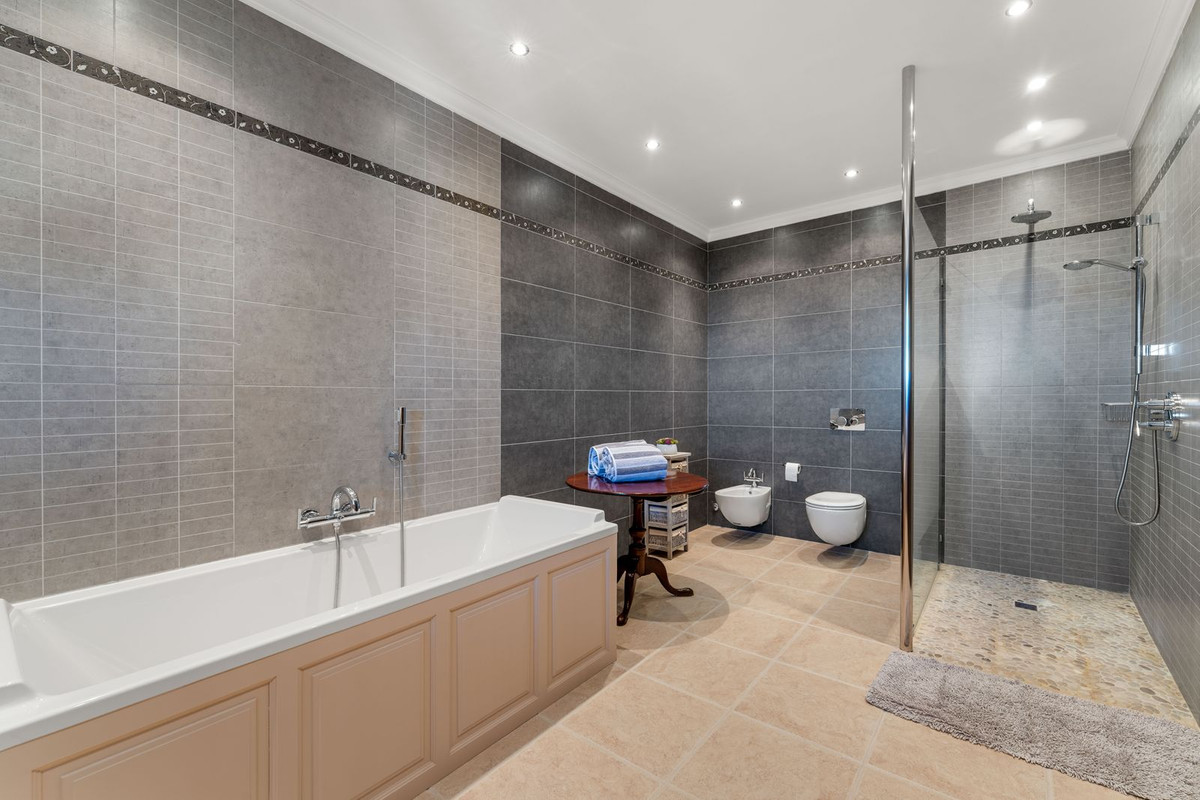 5 Bed Townhouse for sale in Estepona Costa Del Sol, Málaga, Spain