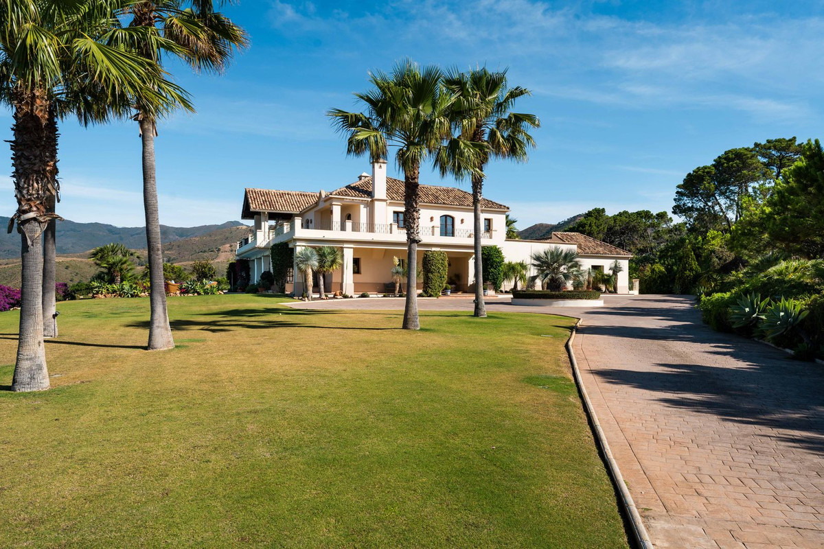 5 Bed Townhouse for sale in Estepona Costa Del Sol, Málaga, Spain